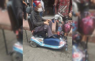 Trabzon'da engelli aracının lastiği patlayan kişiye...