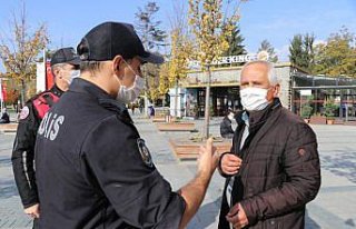 Bolu'da polis ekipleri sigara içen ve maske takmayanlara...