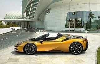 Ferrari, Plug-in Hibrit Elektrikli Aracı SF90 Spider'ı...