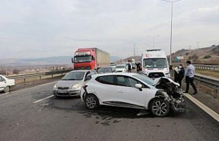 Anadolu Otoyolu'ndaki zincirleme trafik kazası ulaşımı...