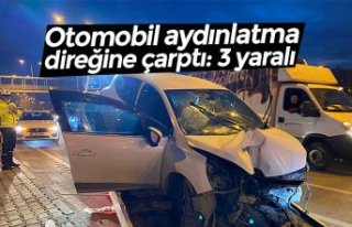 Otomobil aydınlatma direğine çarptı: 3 yaralı