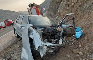Tokat'ta otomobil kayalıklara çarptı: 1 ölü,...