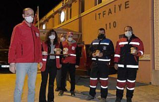 Türk Kızılay görevi başındaki personele gece...