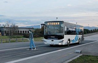 Türkiye'nin sürücüsüz otobüsü testleri başarıyla...