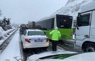 Düzce, Bolu ve Kocaeli'de kar yağışı etkili oluyor