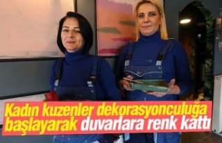 Kadın kuzenler dekorasyonculuğa başlayarak duvarlara...