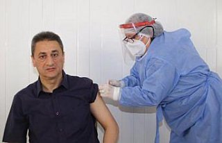 Sinop Valisi Karaömeroğlu Kovid-19 aşısının...