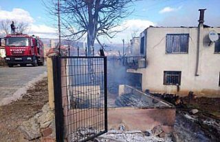 Taşova'da yangın çıkan evde hasar oluştu
