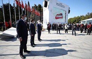 Çanakkale'ye 7 bölgeden getirilen bayraklar Şehitler...