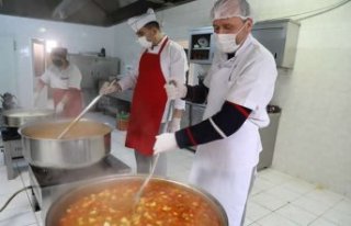 İLKADIM AŞEVİ HER GÜN 300 AİLEYE SICAK YEMEK...