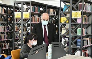 Samsun Valisi Zülkif Dağlı, Gazi İl Halk Kütüphanesini...