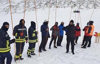 Samsun'da AFAD ve itfaiye ekipleri çığda kurtarma...