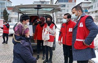 Türk Kızılaydan ihtiyaçlı ailelere gıda yardımı