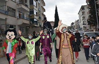 Boyabat ilçesinde çocuklara özel sokak gösterileri...