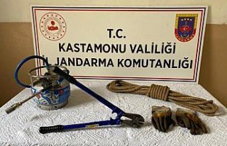 Kastamonu'da kablo hırsızlığı iddiasıyla 2 şüpheli...