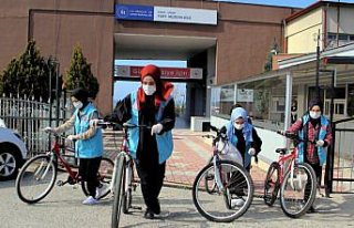 Sinop'ta gönüllü öğrenciler bisikletleriyle...
