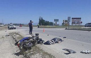 Amasya’da otomobil ile motosiklet çarpıştı:...