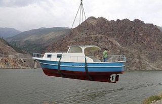 Artvin Barajı gölünde tekne turları için hazırlık...