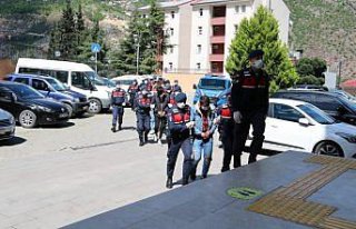 Artvin'de kablo ve rögar kapağı çaldıkları iddiasıyla...