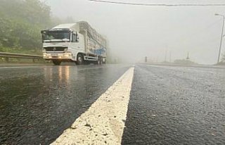 Bolu Dağı'nda sağanak ve yoğun sis ulaşımı...