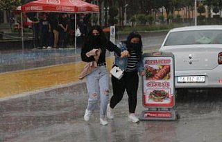 Bolu'da kısa süreli etkili olan sağanak ve...