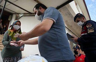 Düzce'de jandarma ekipleri nakdi yardımları...