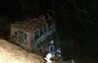 GÜNCELLEME - Düzce'de arı kovanı yüklü kamyon...