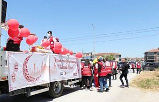 Sakarya ve Düzce'de çocuklar bayram hediyeleriyle...