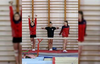 Artistik cimnastikte genç kadınlar ve büyükler...