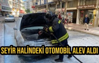 BAFRA'DA SEYİR HALİNDEKİ OTOMOBİL ALEV ALDI