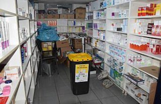 Espiye Belediyesi eczanelere atık ilaç toplama kutuları...