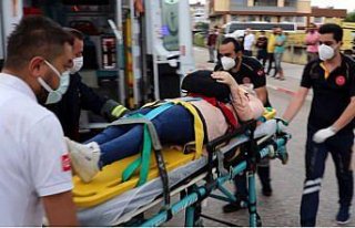 Karabük'te otomobil aydınlatma direğine çarptı:...