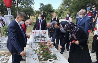 15 Temmuz şehidi Barış Efe Karabük'teki mezarı...