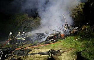 Bolu'da yayla evi çıkan yangında kullanılamaz...