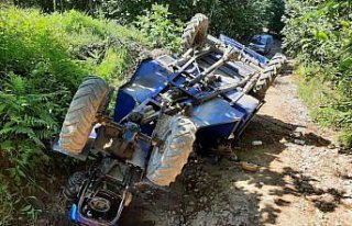 Düzce'de tarım aracı devrildi: 4 yaralı