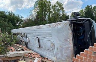 Kastamonu'da memurları taşıyan otobüs ile otomobil...