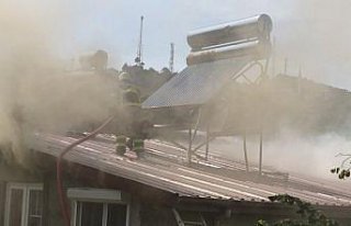 Zonguldak'ta apartmanın çatısında çıkan yangın...