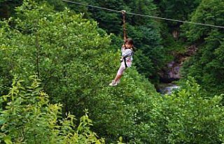 Ayder Yaylası'nda tatilciler zipline ile heyecanlı...