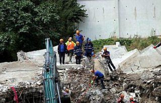 Bozkurt'ta selde yıkılan apartmanda arama kurtarma...