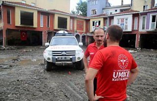 Bozkurt'taki sel bölgesine ilk giden sağlık ekipleri...