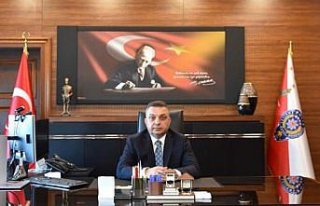 Giresun Emniyet Müdürü Kızılay, kendisine çiçek...