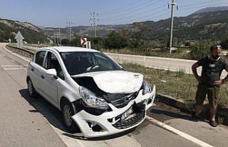 Karabük'te 2 otomobilin çarpıştığı kazada 5...