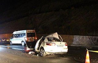 Kastamonu'da otomobil istinat duvarına çarptı:...