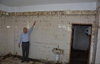 Kastamonu'daki selde bakkal ve bal süzme tesisi zarar...