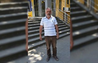 Selde yıkılan Ölçer Apartmanı'nda kızı ile...