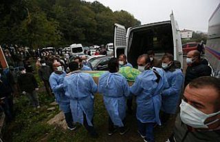 Bebeği sezaryenle alındıktan sonra Kovid-19'dan...