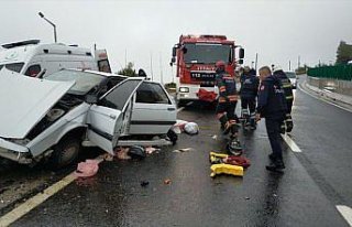 Bolu Dağı'nda bariyerlere saplanan otomobildeki...