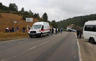 Bolu'da işçi servisi ile tırın çarpışması...