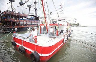 Düzce'de balıkçılar denize açılmak için hava...