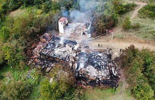 Karabük'te çıkan yangında 4 ev kullanılamaz hale...